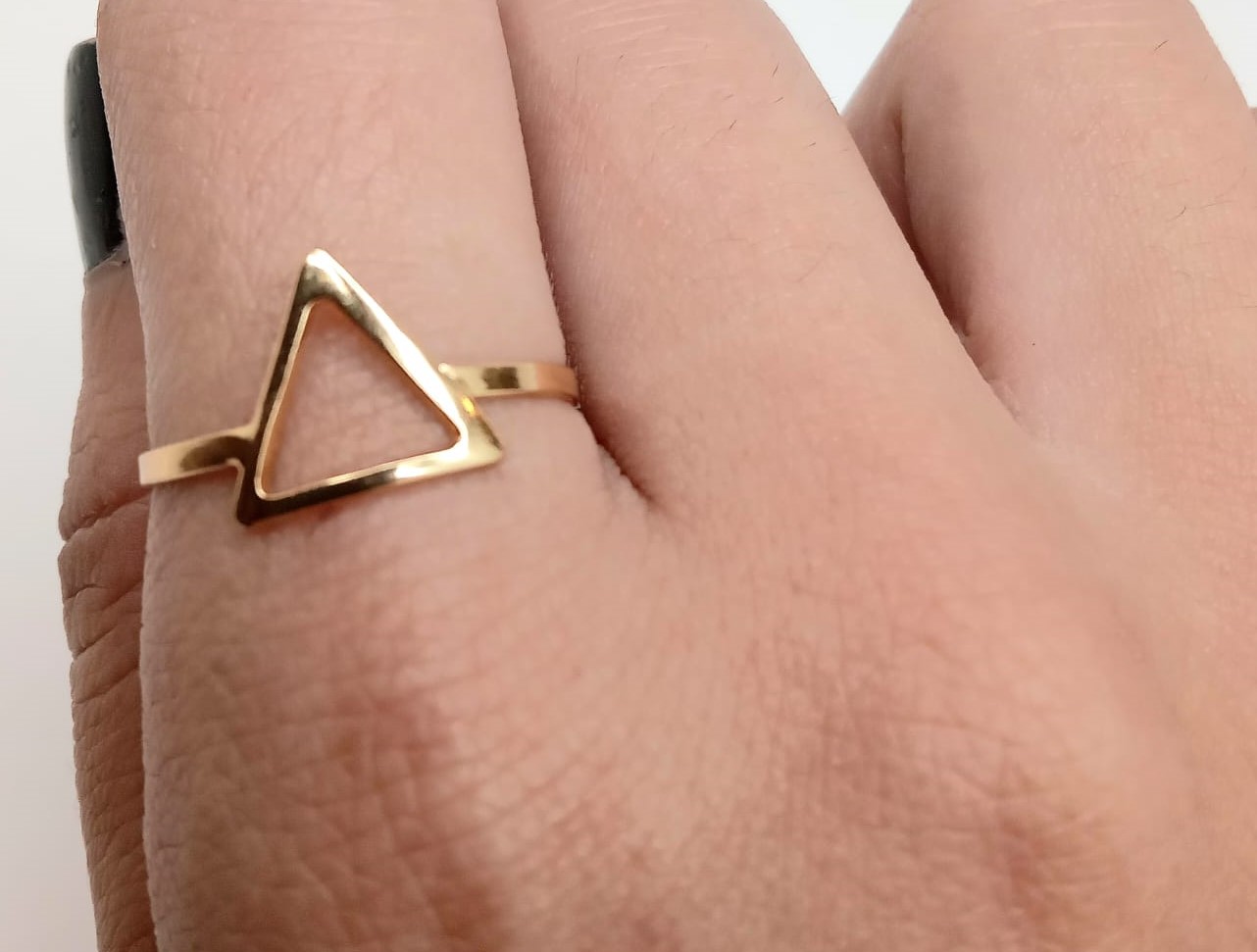 ANEL TRIANGULO FOLHEADO A OURO 18K