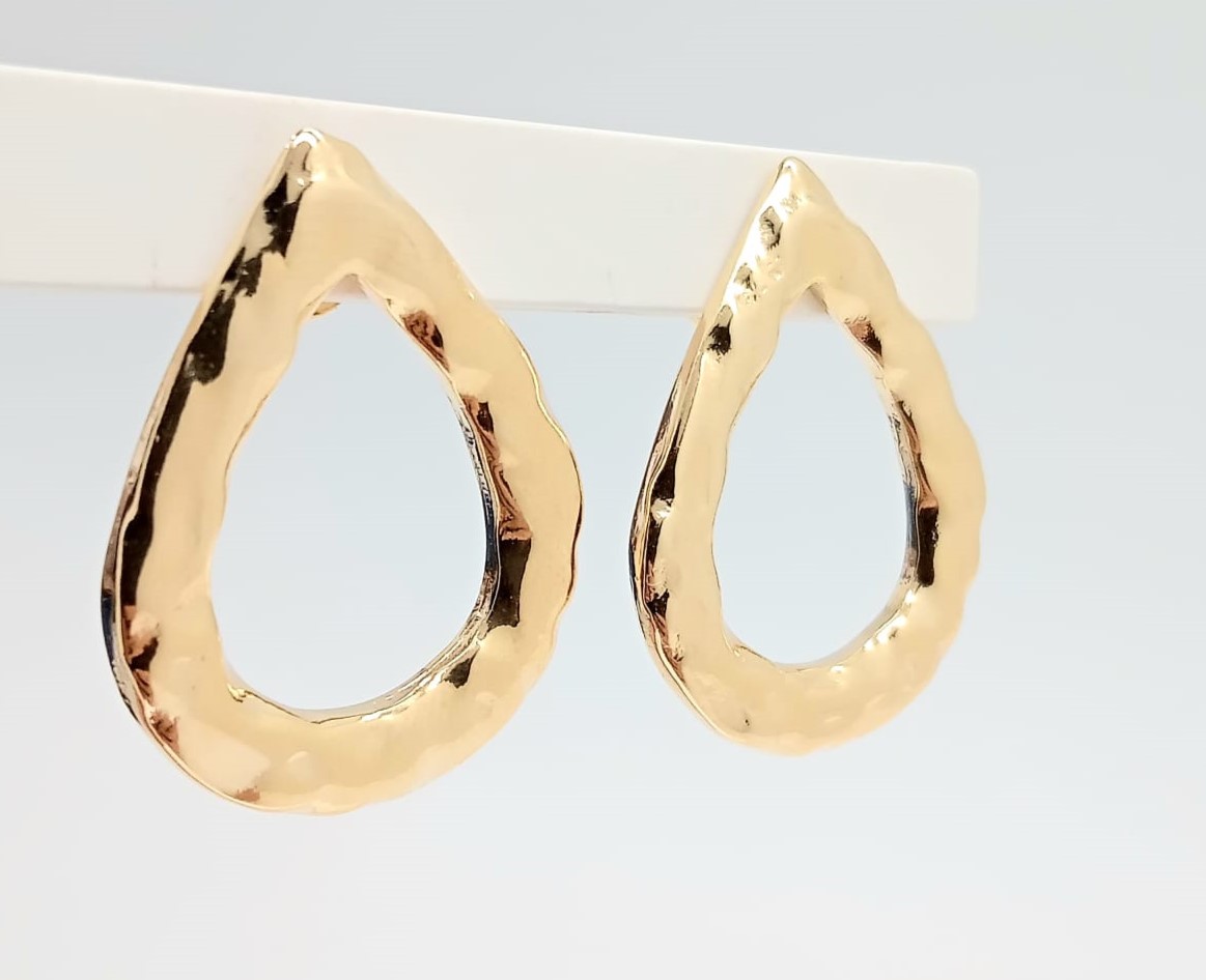 BRINCO GEOMETRICO FOLHEADO A OURO 18K