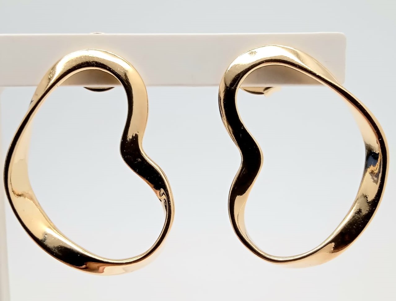 BRINCO CORACAO FORMATO FOLHEADO A OURO 18K