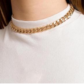 Choker de corrente grossa folheado a ouro 18k